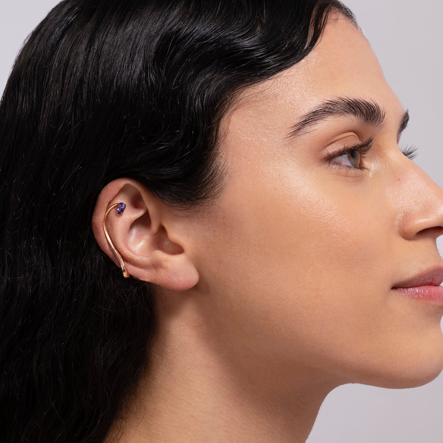 Astral ear jewel in 18k gold with tanzanite - Fine jewelry by MARIE MAS