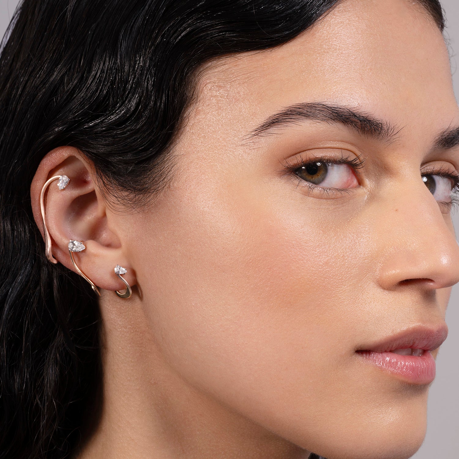 Pair of Nova earrings in 18k gold with diamonds - Fine jewelry by MARIE MAS