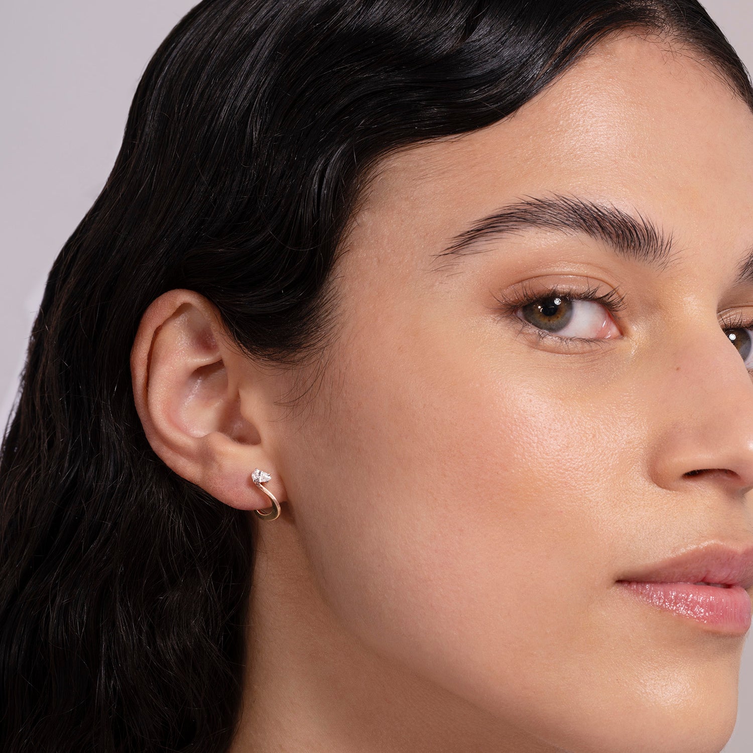 Pair of Nova earrings in 18k gold with diamonds - Fine jewelry by MARIE MAS