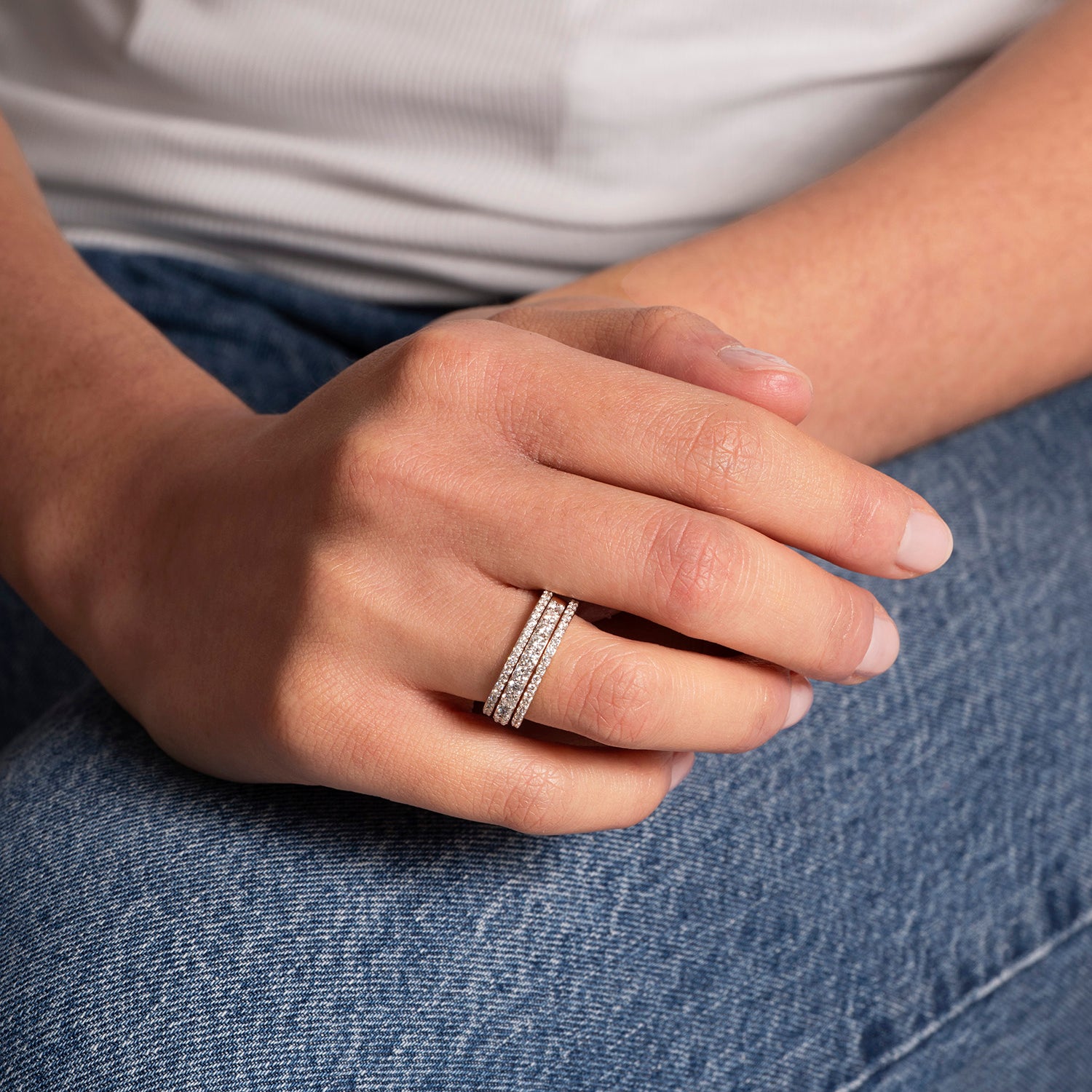 Paved flat U ring | White Gold
