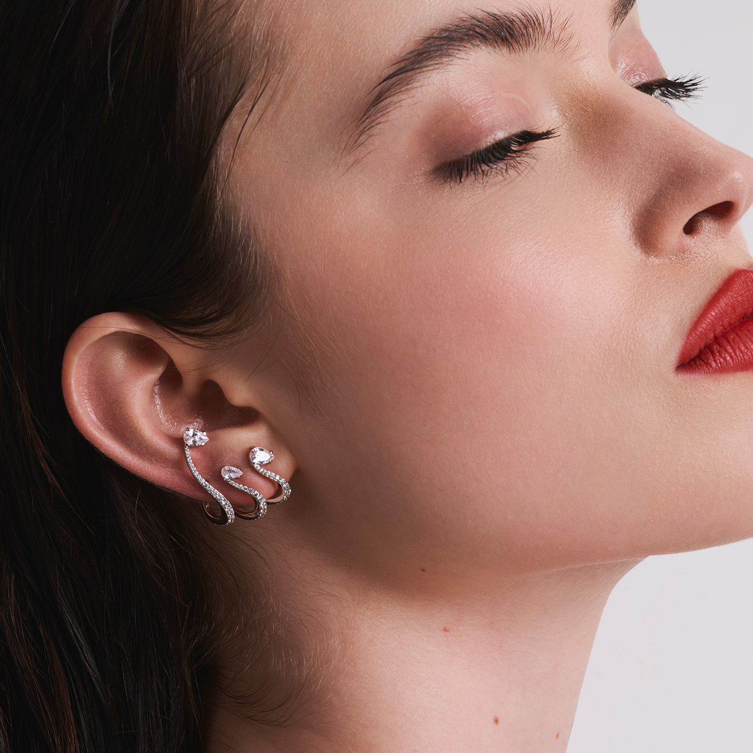Grand Nova Pair of Earrings | Pear Diamonds & Diamonds
