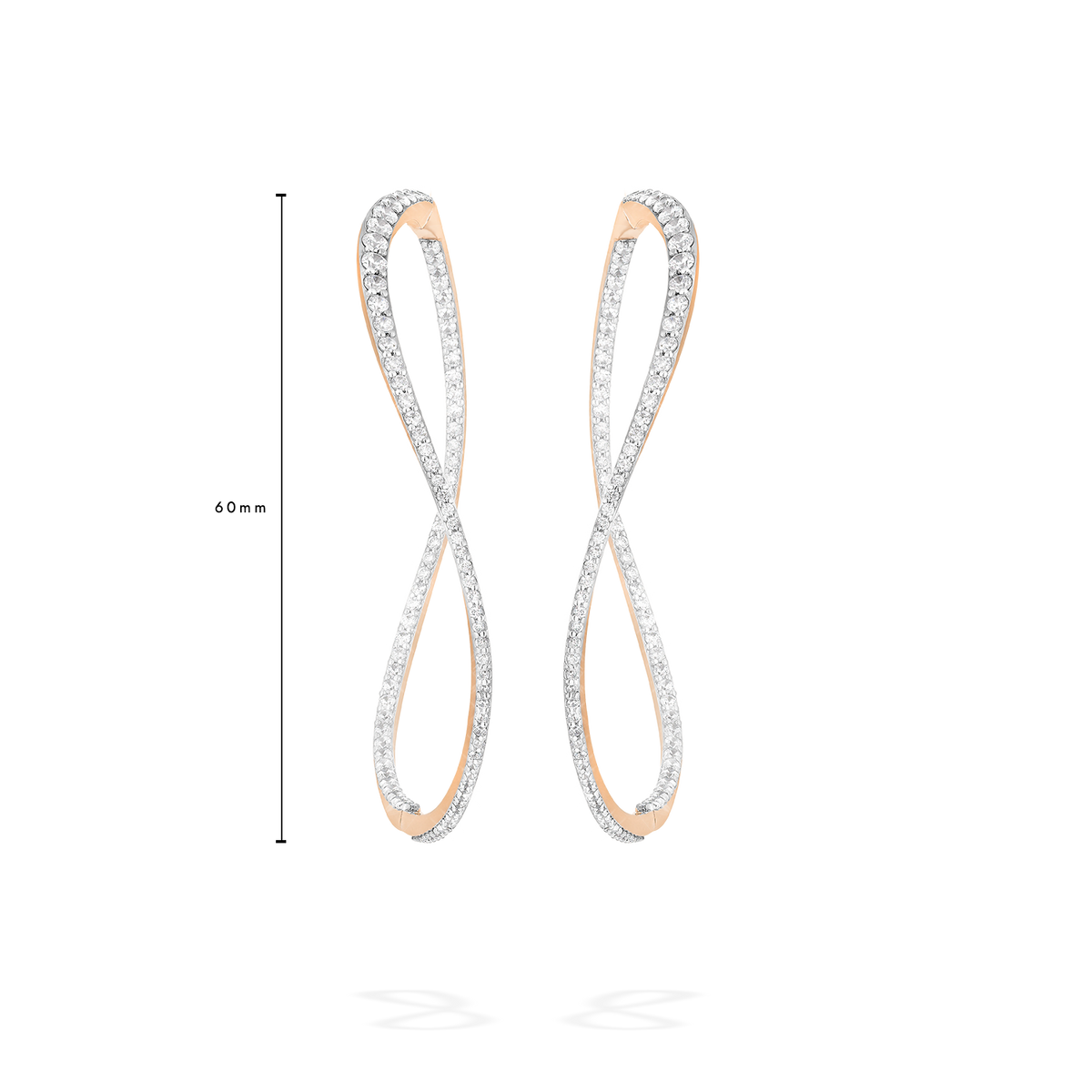 A pair of transformable jewel : a bangle-hoop earrings presented as an earrings with measure here. This piece is crafted in 18k rose gold and set with natural diamonds. Thanks to an ingenious patented mechanism, the jewel switch from a bangle to an earring.