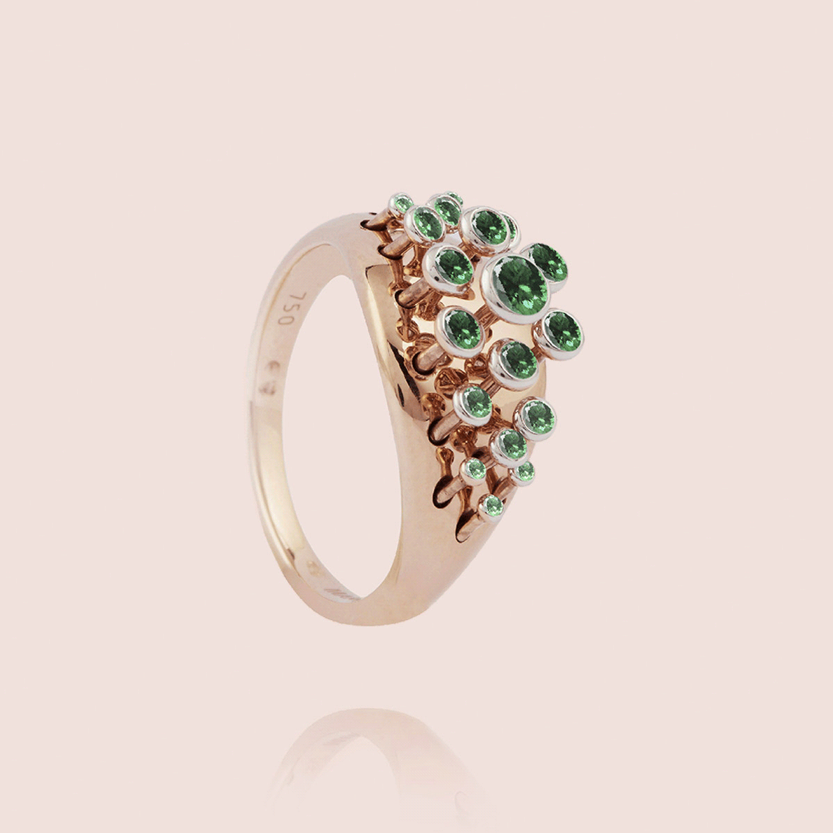 Queen Wave Ring | Emeralds