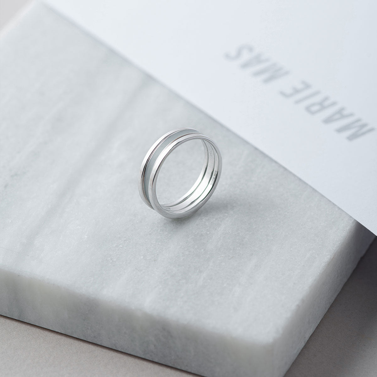 We Ring | Or Blanc Laque Grise