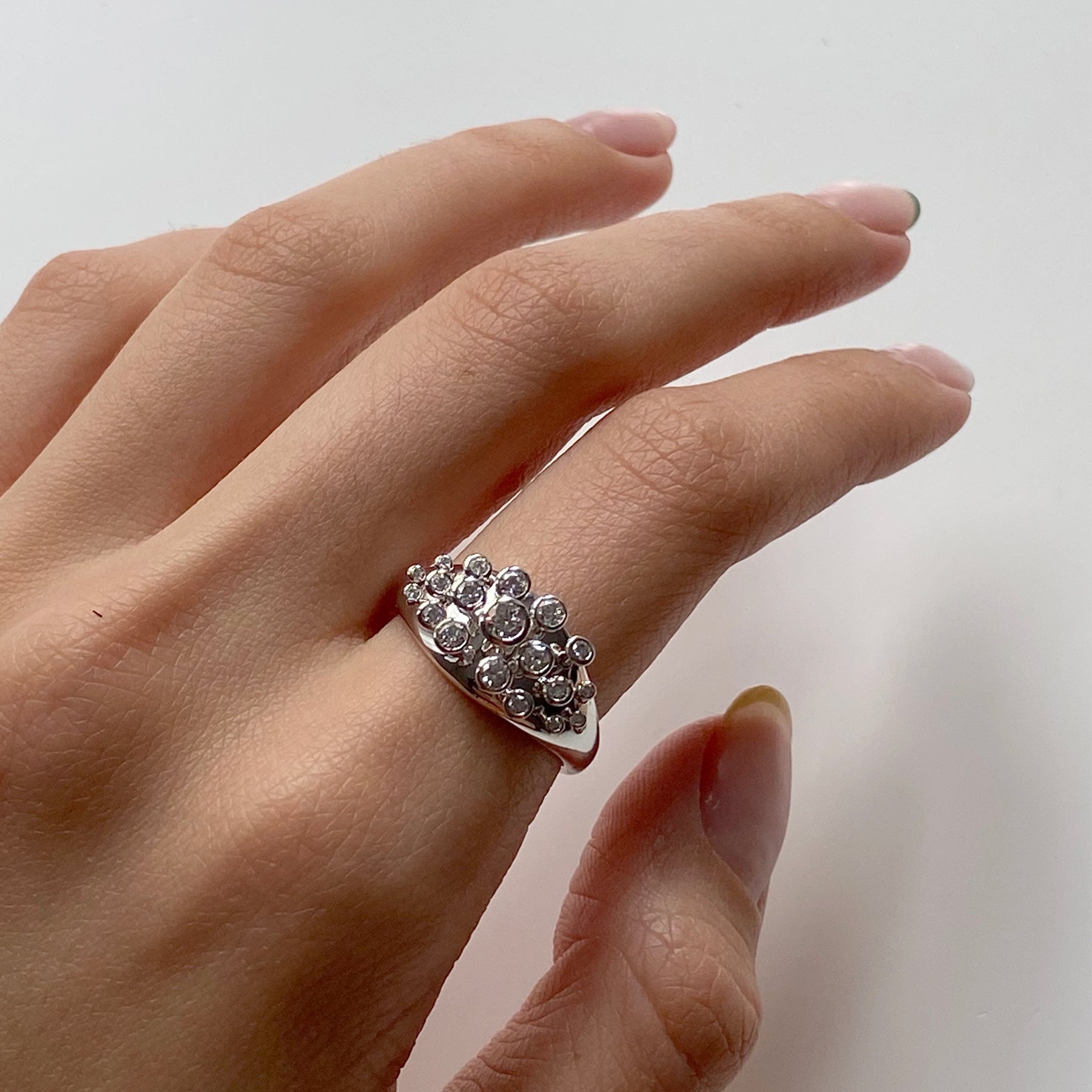 Queen Wave Ring WHITE GOLD