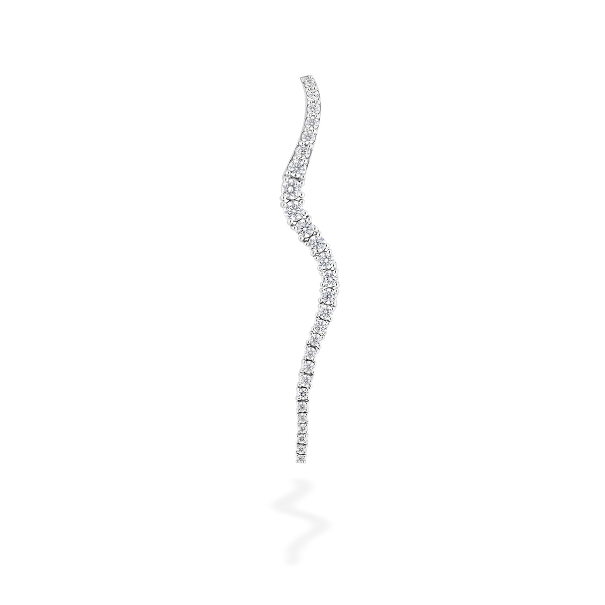 A single pendant earring, crafted in 18k gold and set with natural diamonds. The curves create a luminous lines that highlight the face.