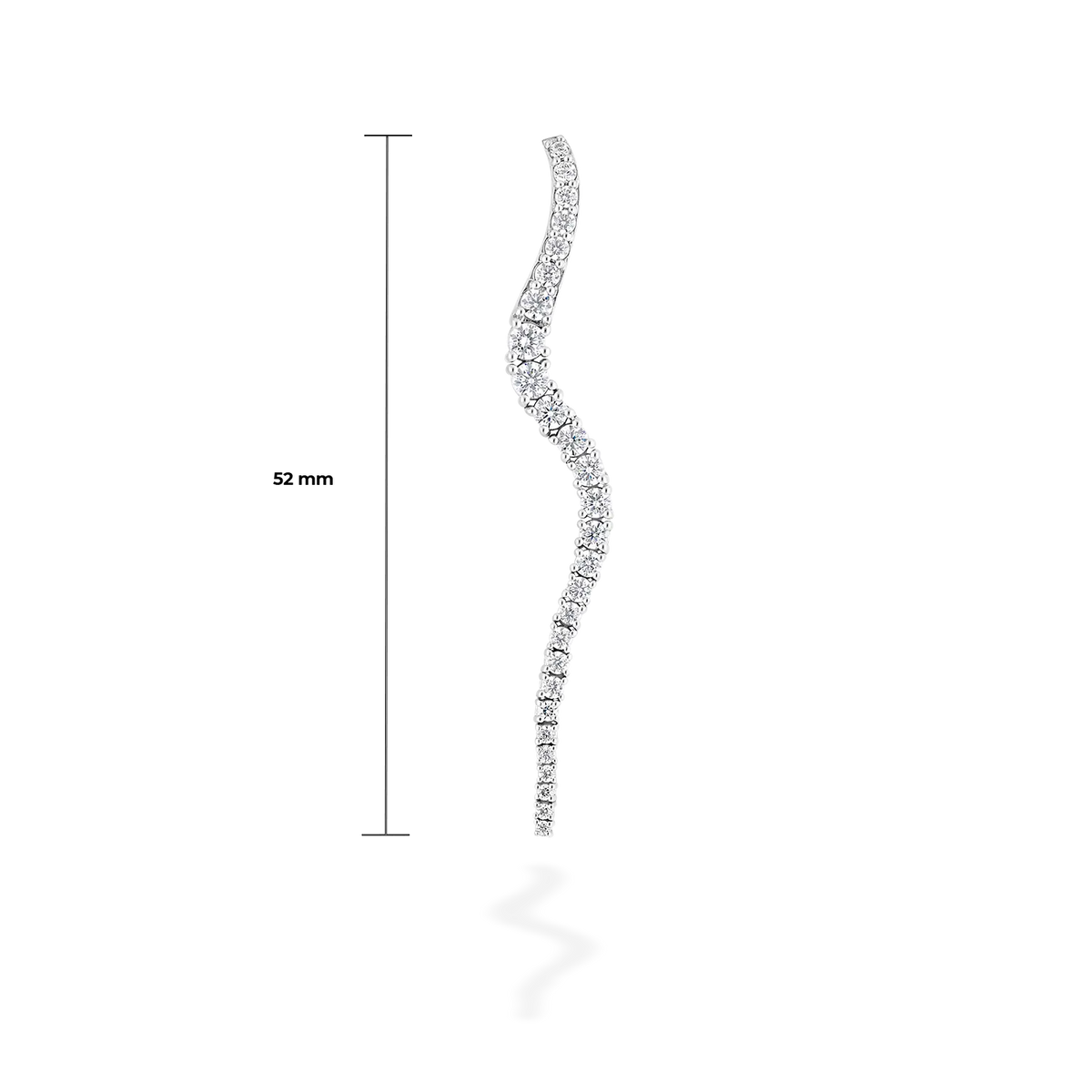 A single pendant earring, crafted in 18k gold and set with natural diamonds, with measure. The curves create a luminous lines that highlight the face.