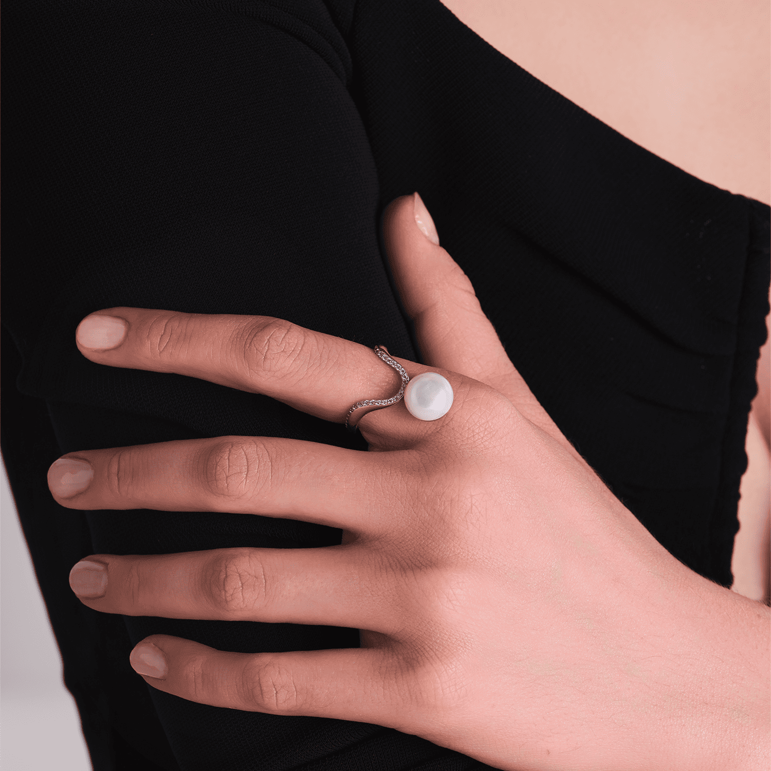 Aura Ring | Half pavé Diamonds & Pearl