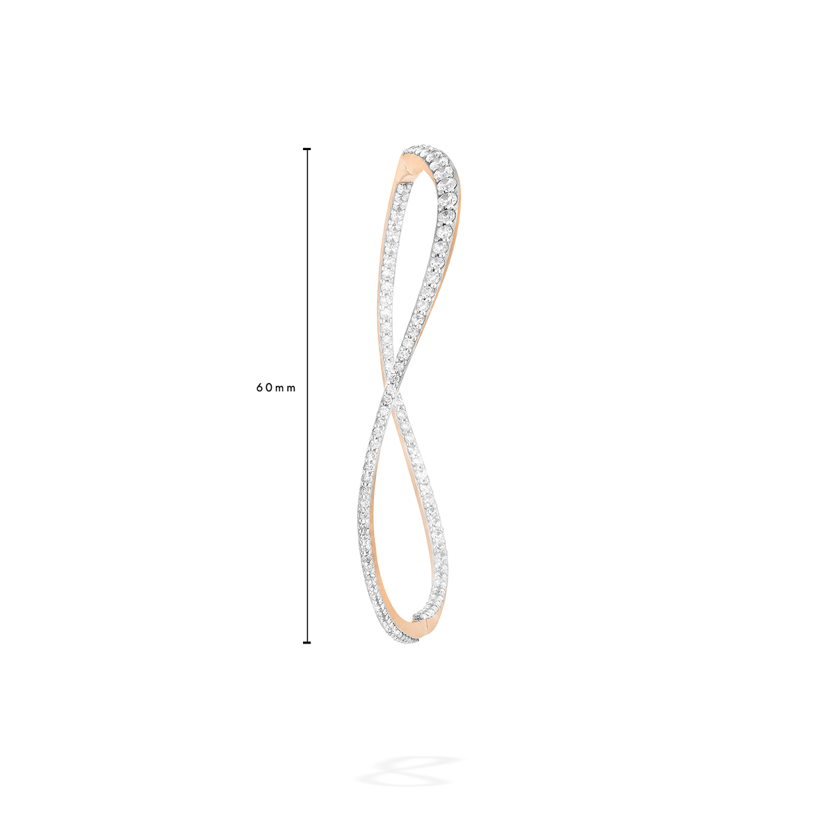 The transformable jewel : a bangle-hoop earring presented as an earring here fom face with measure. This piece is crafted in 18k rose gold and set with natural diamonds.