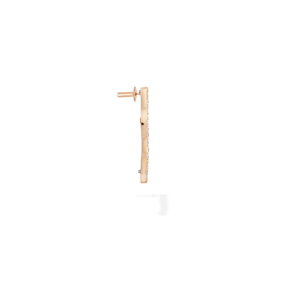 A transformable jewel brooch-earring featuring an ingenious mechanism that allows the posts to retract or extend, ensuring a secure and comfortable wear whether styled on the ear or as a brooch. This fine jewelry piece is crafted in 18k gold and set with natural diamonds. Its curves evoke caustic light, where water and light meet.